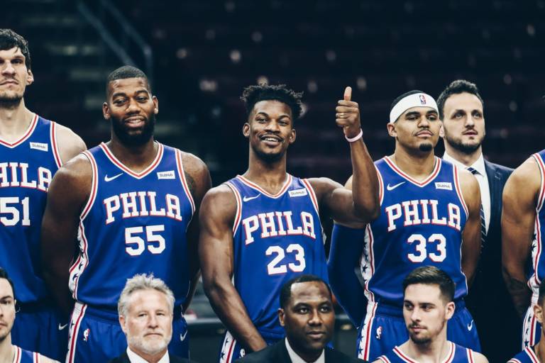 Philadelphia assume liderança no Este