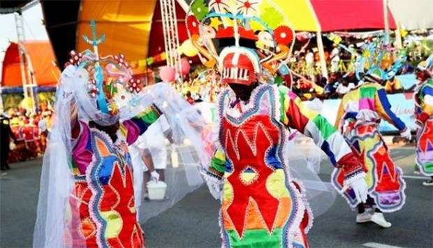 Carnaval na capital em formato Live