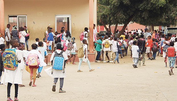 Luanda: Estudante de 14 anos morto por colega no interior da escola por causa de uma bolacha