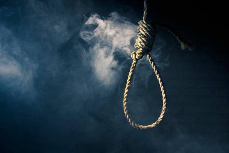 Jovem comete suicídio por ofensas da noiva