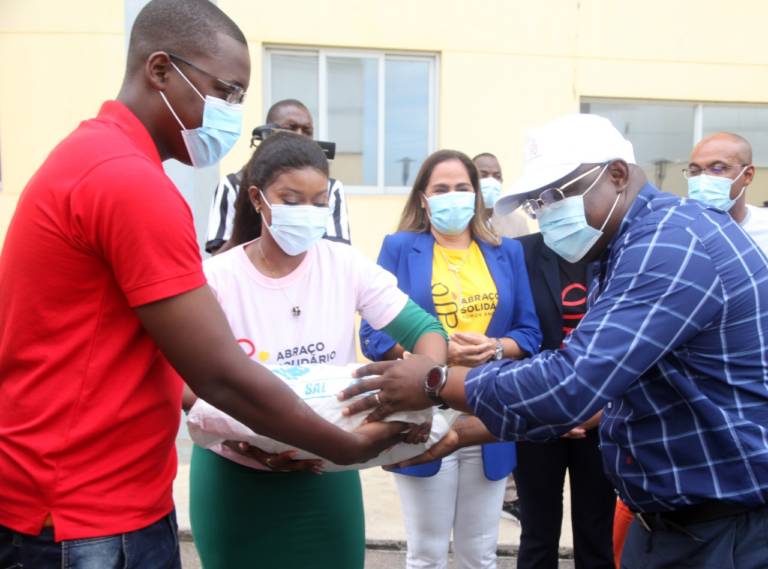 Exposição solidária reúne obras de 17 jovens artistas em Luanda