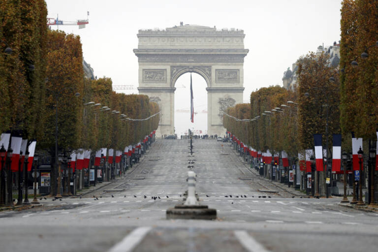 Covid-19 retira vida ao Champs Élysées