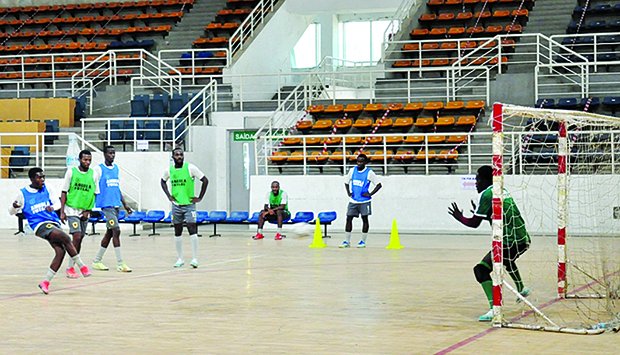 Selecção testa aptidão com Misto do Namibe