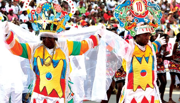 Carnavalescos de Luanda exortados a apanhar vacina