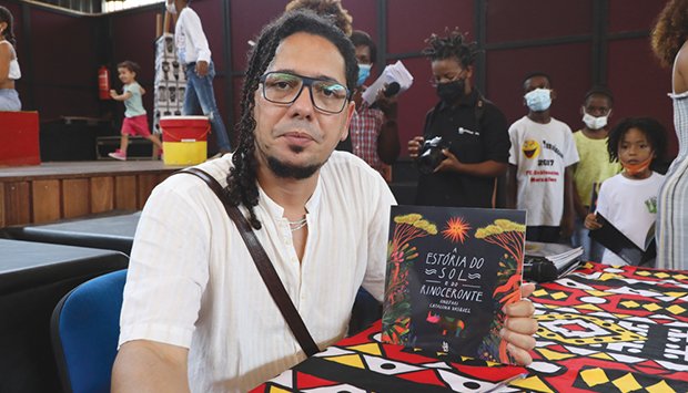 Escritor Ondjaki lançou livro infantil em Luanda