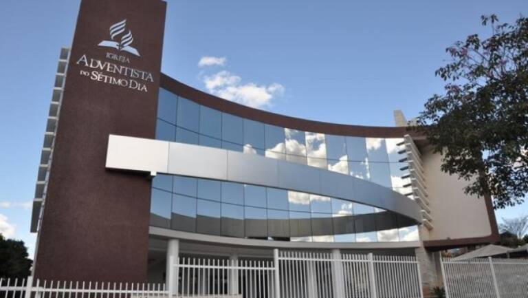 Adventistas de costas viradas por conta da gestão de um colégio