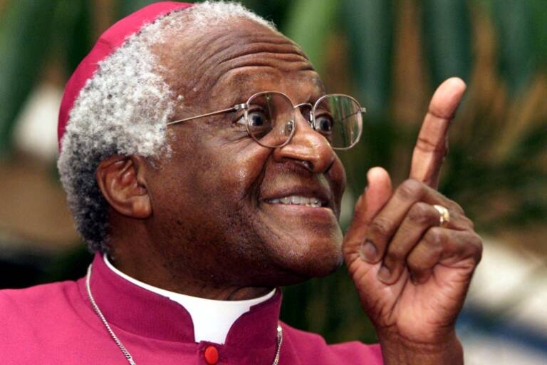 O mundo chora Desmond Tutu, arcebispo da África do Sul, morreu aos 90 na sua residência