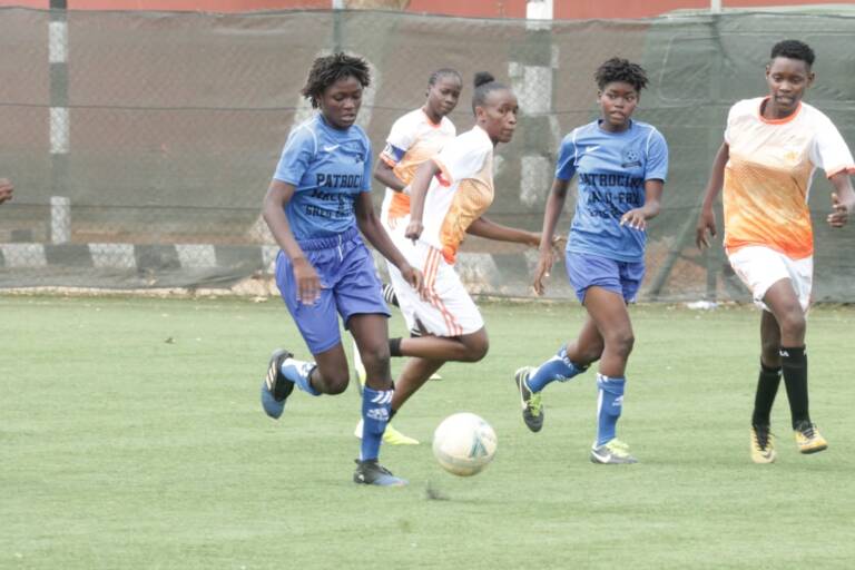 Março-mulher: Senhoras de Luanda disputam campeonato provincial em futebol