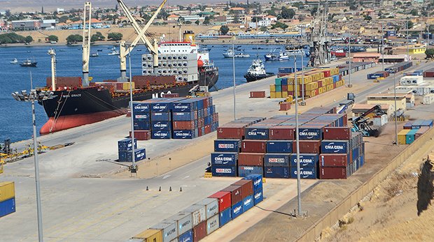 Angola registou na última semana de Março deste ano a exportação de 52.650 toneladas de rochas ornamentais através do Porto do Namibe