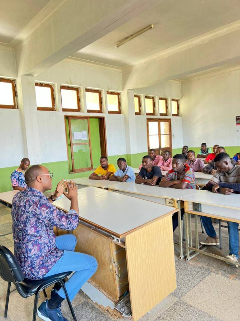 MALANJE: Deputado do MPLA interage com seminaristas sobre a vida política e social do país