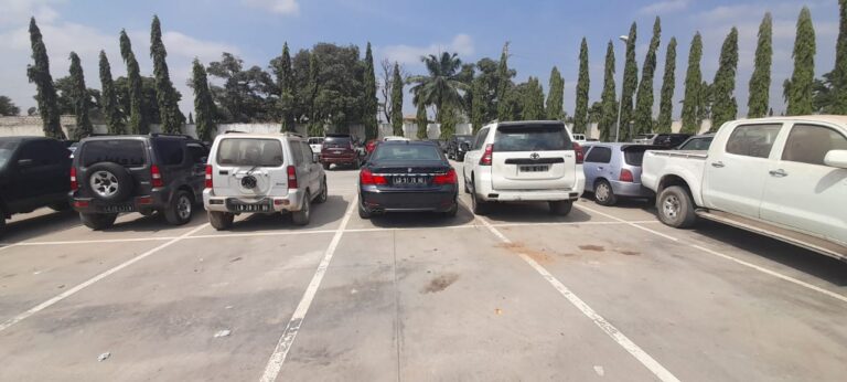 SIC aperta o cerco: Recupera 6 viaturas nos municípios de Viana, Luanda, Kilamba Kiaxi e Cazenga e detém 7 cidadãos