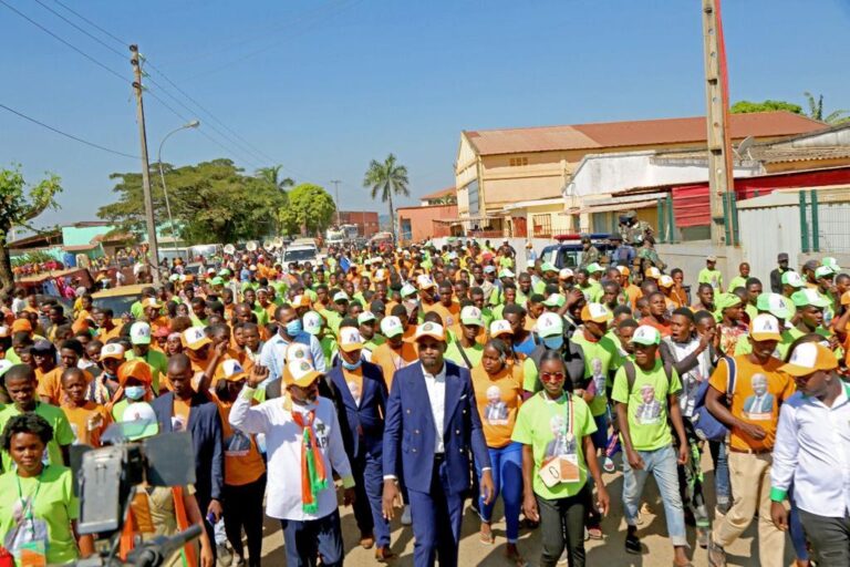 Luanda preparada para receber Quintino Moreira num grande acto de massas