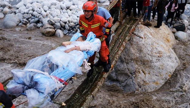 Sismo faz 65 mortes no Sudoeste da China