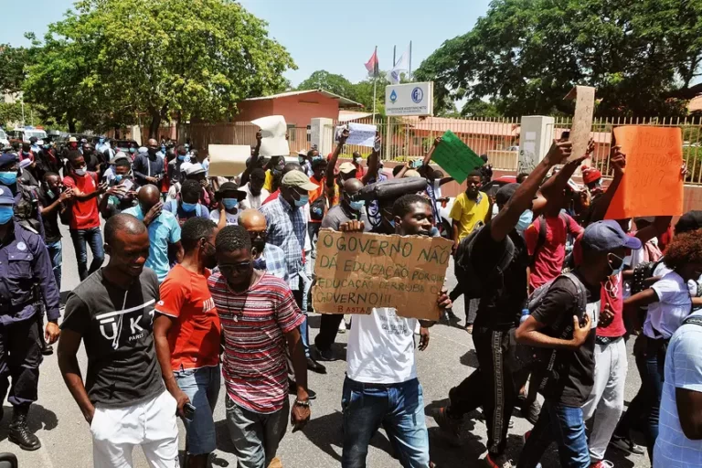 Angola: repressão policial nas manifestações é “bem pior” com João Lourenço