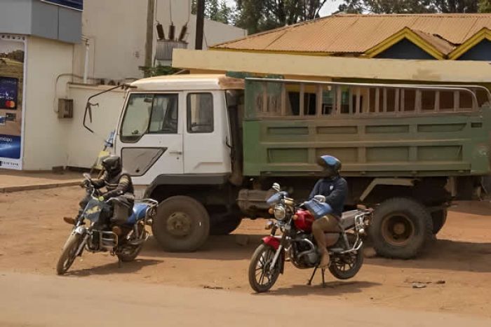 Mototaxistas e camionistas de Luanda querem revogação total de restrições à circulação