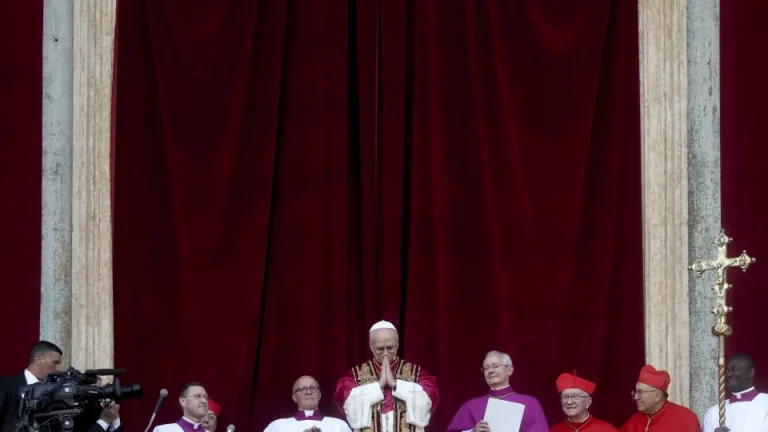 Novo Papa da Igreja Catolica é Americano: Robert Francis, baptizado por Leão XIV