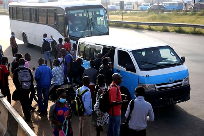 Aumento do preço do táxi para 300 kz em Angola “asfixia famílias” e pode gerar convulsão social – analistas