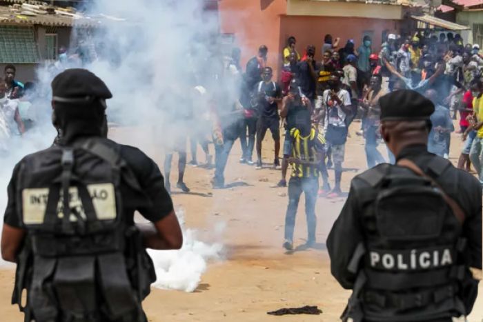 Angola: taxistas protestam durante três dias contra subida do preço do combustível