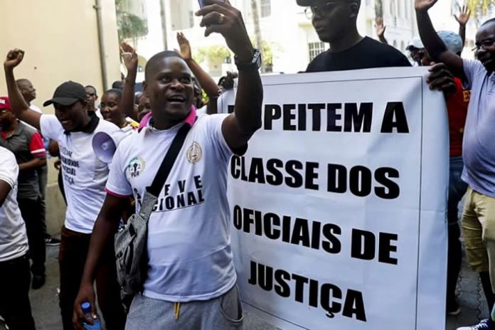 OFICIAIS DE JUSTIÇA
